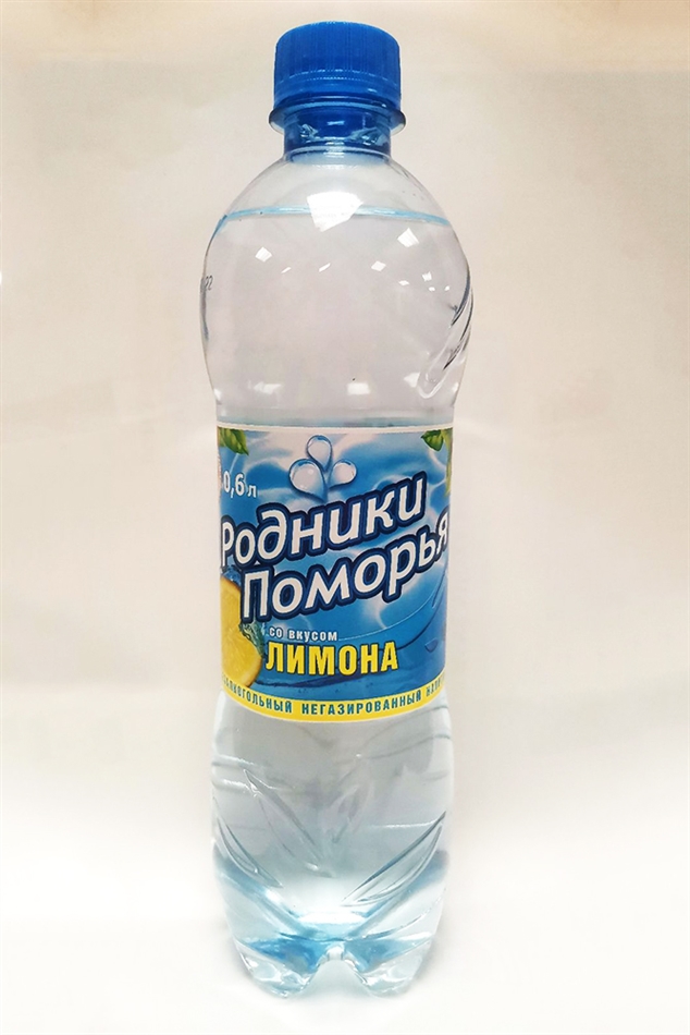 Вода Родники Поморья негазированная со вкусом лимона 0,6л