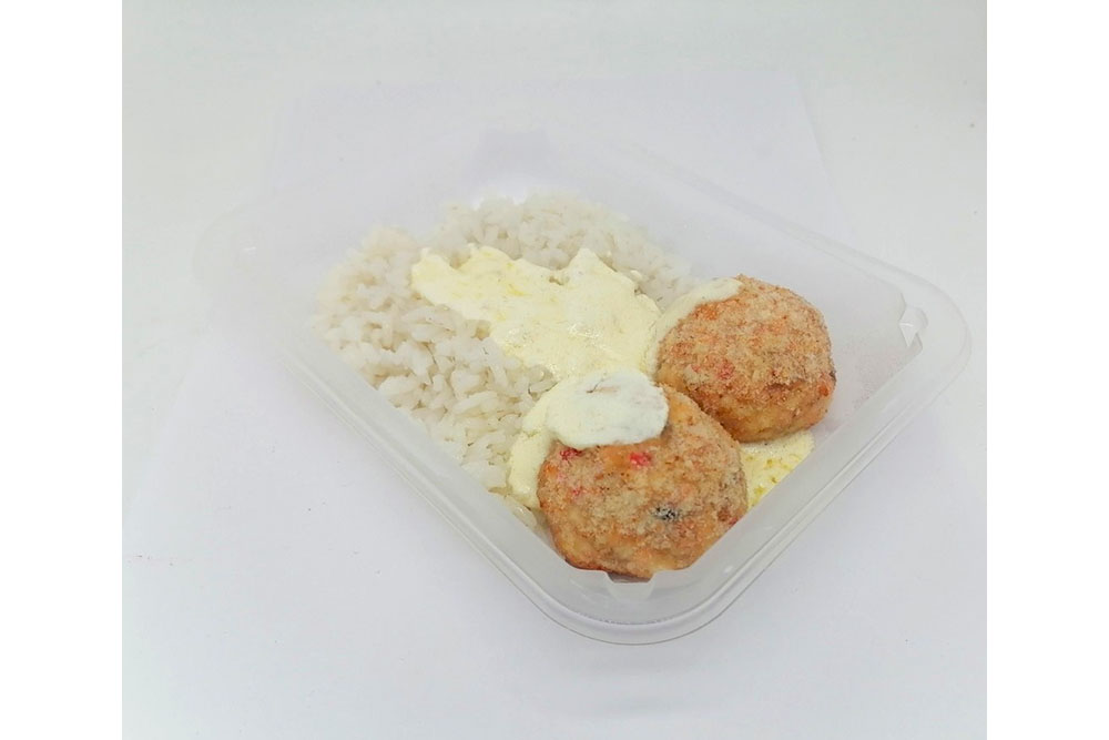 Крокеты рыбные со сливочным соусом и рисом 250г