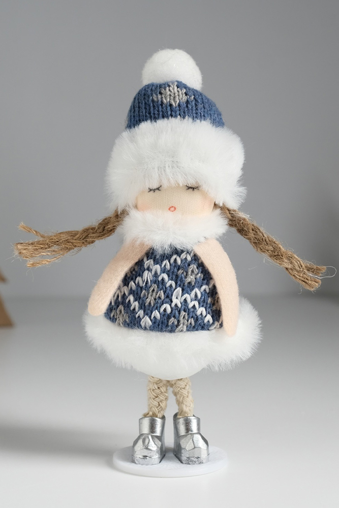 Фигура Девочка в вязаной шубке14см10471299