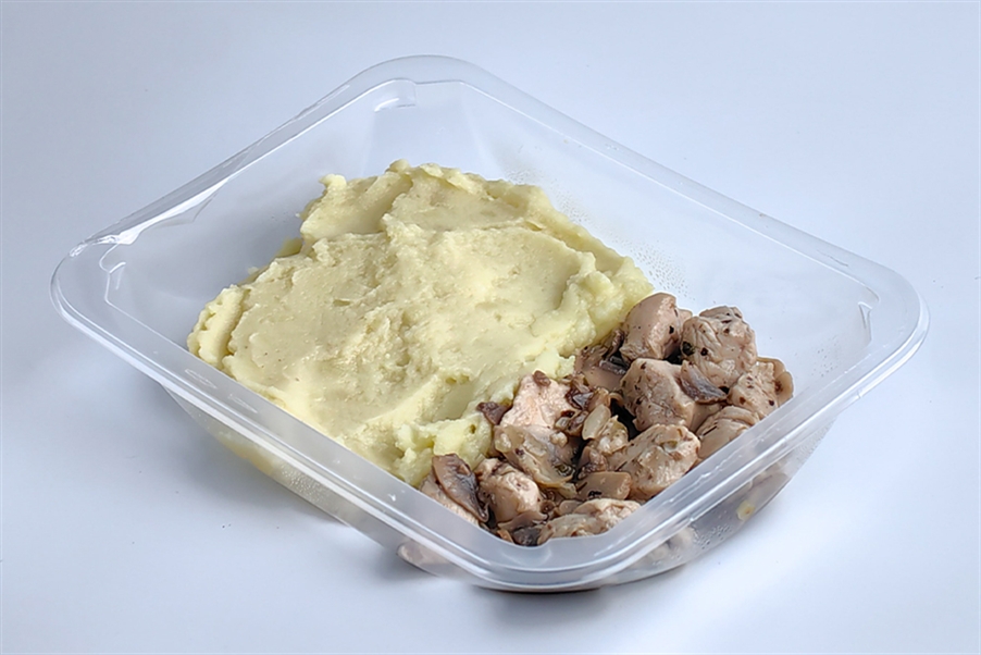Фрикасе из курицы с грибами и картофельным пюре 250г