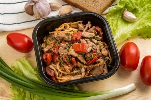 Спагетти с запеченными томатами и индейкой 200г