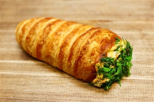 Трубочка слоеная с курицей и корейской морковью 120г