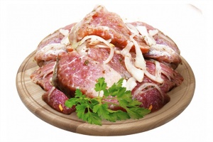 Шашлык из свиного окорока по-домашнему