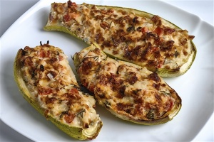 Кабачки фаршированные с курицей